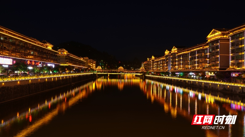 7月17日,通道侗族自治县县城的夜景.