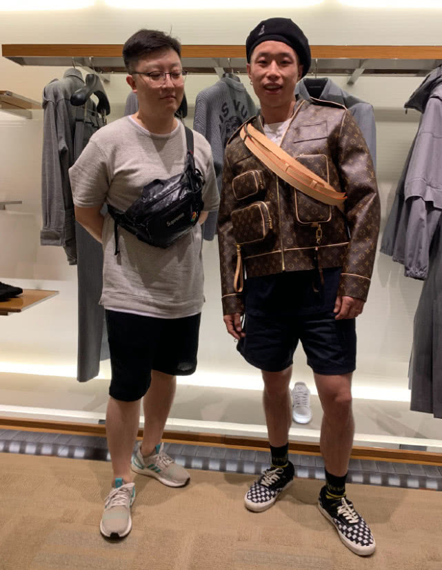 �ձ��ܺ������ݳ�Ʒ��,ɹ�ձ�¶��ʵ��������!����:����Ǯ���