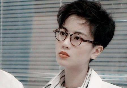 最有味道的短发女港星20年前旧照中的微微一笑倾倒多少人