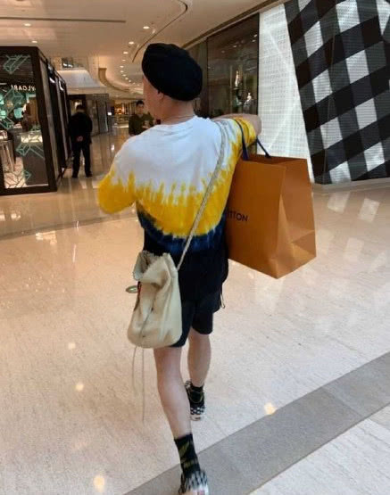 �ձ��ܺ������ݳ�Ʒ��,ɹ�ձ�¶��ʵ��������!����:����Ǯ���