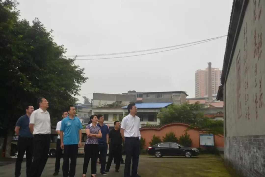 省贸促会党组书记李钢泸州市副市长刘春一行莅临我司参观指导工作