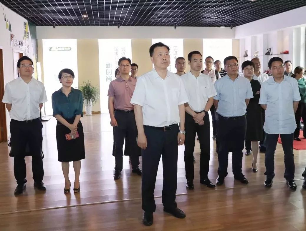 以主题教育为引领,打好垃圾分类攻坚战!