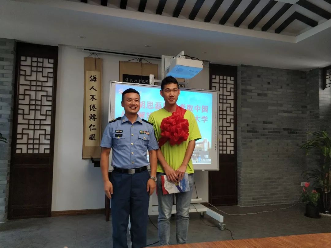 温州唯一他被录取为空军飞行学员
