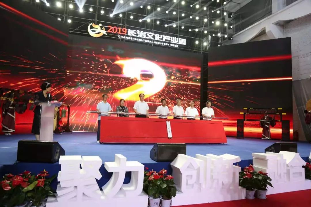 融合绽放"为主题,以老工业设施改造利用的范例"双创梦工厂"为主场