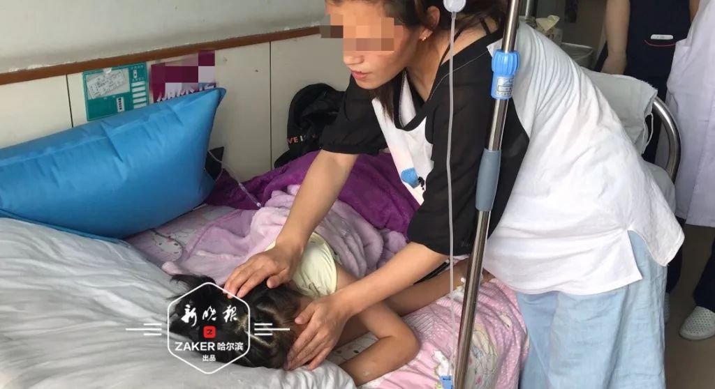                     哈尔滨9岁女孩肚子疼，一查连医生都吓一跳，她胃里有团直径18cm的头发！