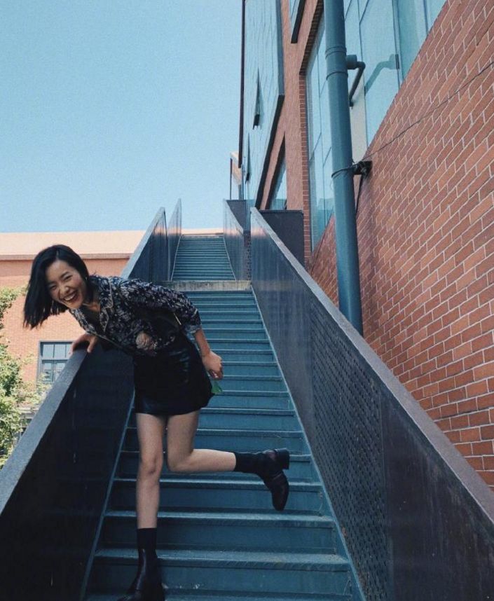 凹造型女生背影 61e89f819ca94ec7ad7afb9bc582baec.jpeg