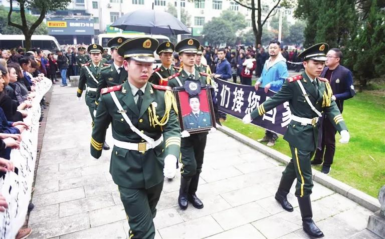 壮丽70年·辉煌七十事|生当作人杰 死亦为鬼雄—70周年英雄模范