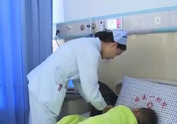                     3岁男童突然失去反应，女护士一个动作就救了命