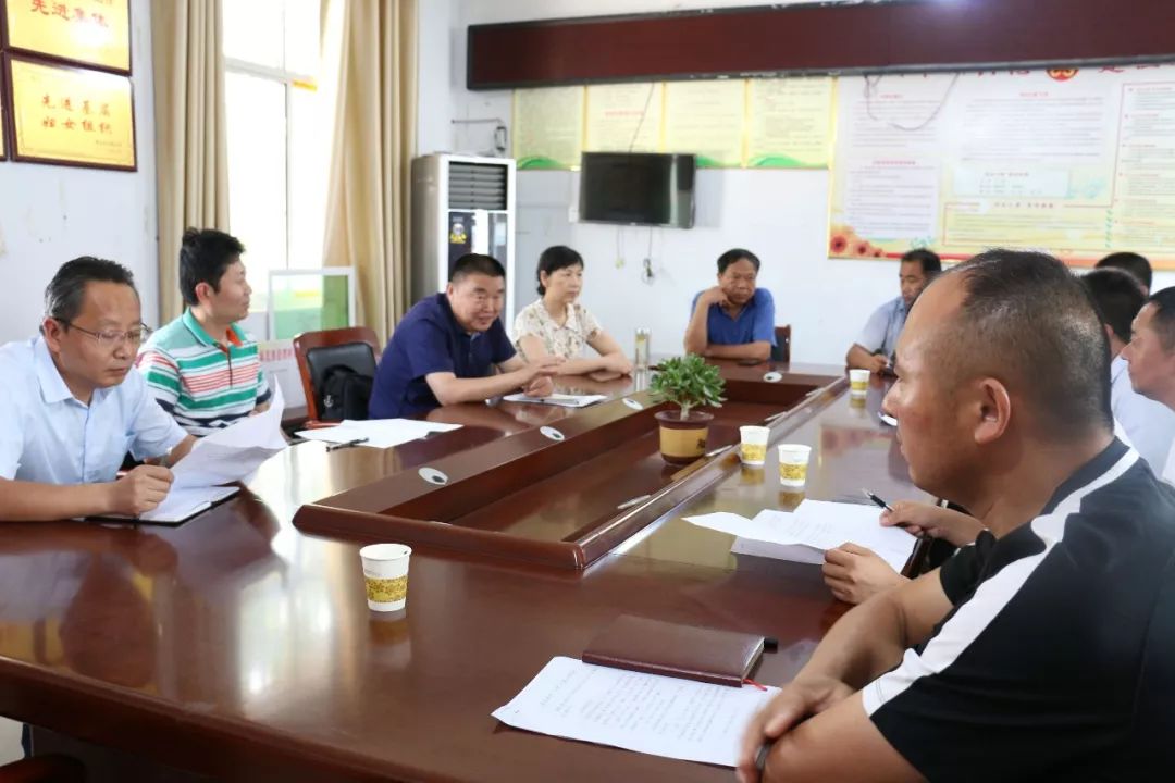 黄家宏一行先后来到杨楼镇新廷村,马井镇吴瓦房村