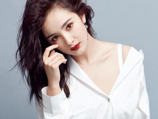 杨幂新恋情曝光?与神秘男子同游玩米兰,原来两