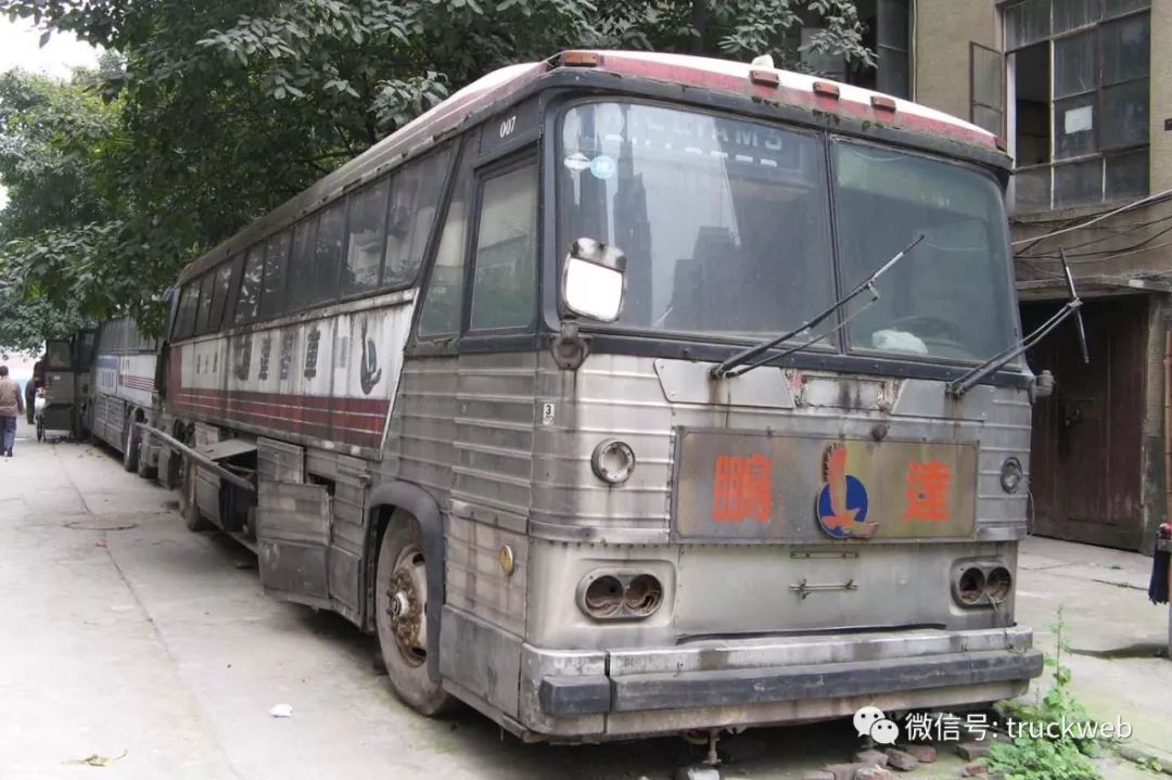 它真的不叫灰狗!90年代重庆至成都客运线mci mc8美式大型三轴客车