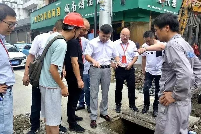 7月15日上午,龙港新城开发建设中心党组书记,主任陈培标带队巡查辖区