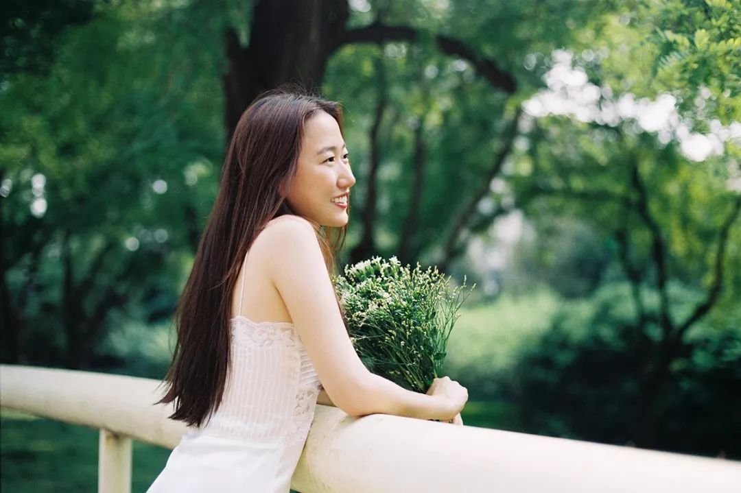 梓仪从大一开始,每年从美国回来过暑假都会来找我拍照.