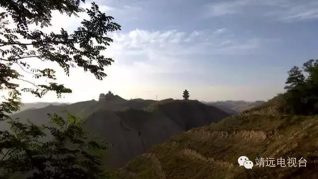 屈吴山屈吴山位居靖远县境东南部,地处靖远,会宁,平川三县区交会地带