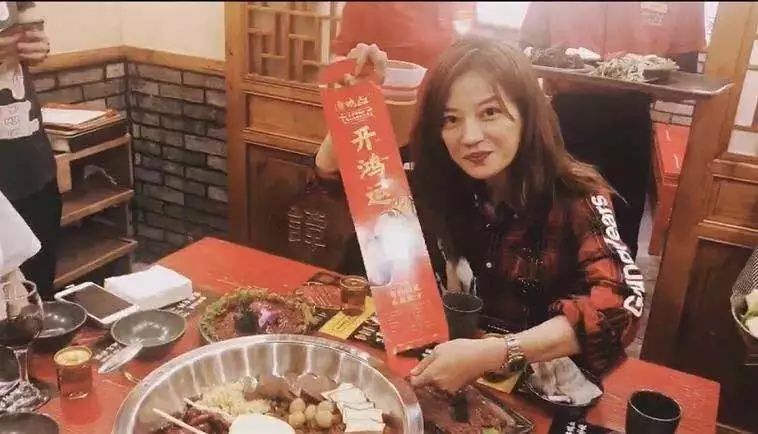 谭鸭血,全国分店多达300 家,赵薇,谢霆锋,应采儿,萧敬腾,胡歌,谭维维