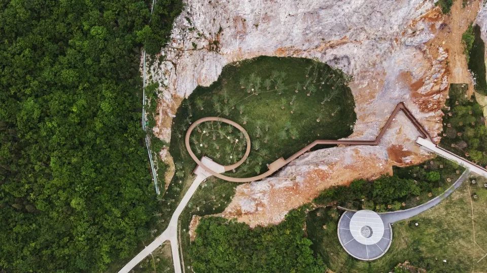 张唐景观新作南京汤山矿坑公园