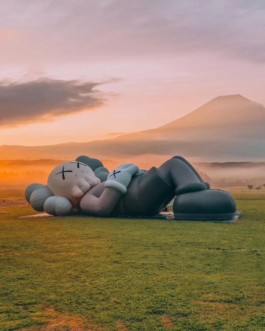 潮闻播报丨《kaws:hoilday》第四站今日登陆日本富士山!