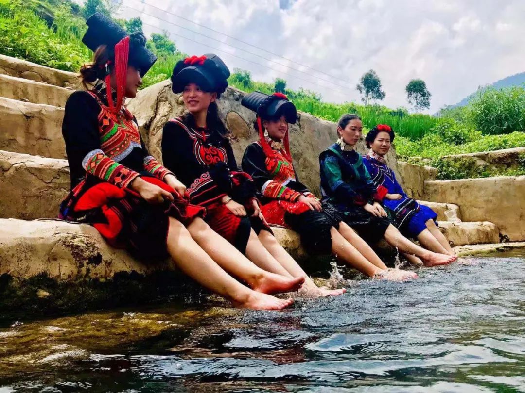 【夏日度假哪里耍 清凉安逸攀枝花】温泉彝族乡的火把