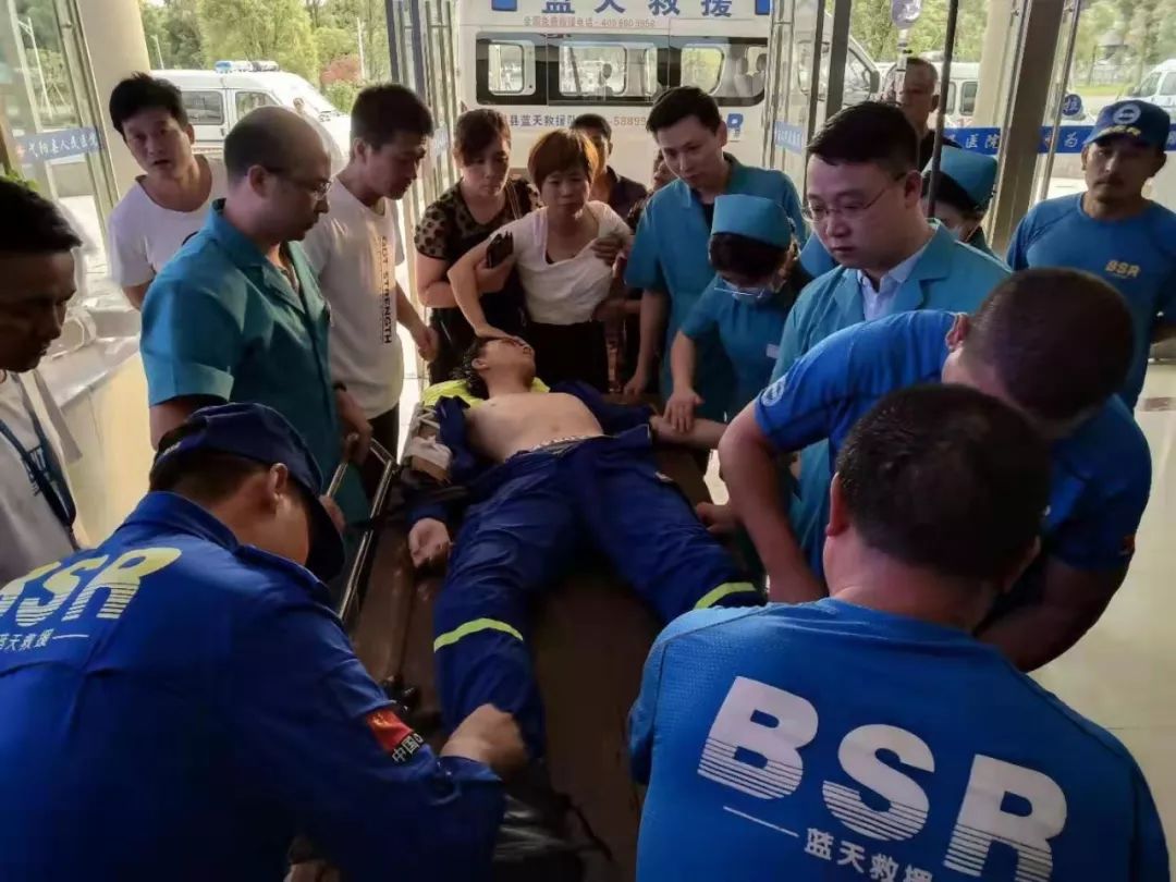 蓝天救援：守护蓝天的英雄队