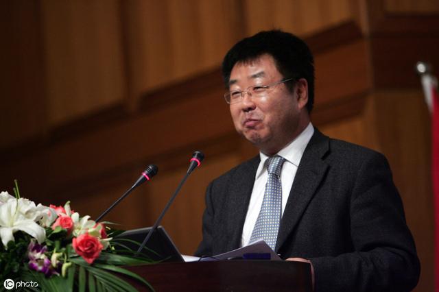 又一楼市多军“投降”!北师大专家发话:楼市暴富的美梦该醒醒了