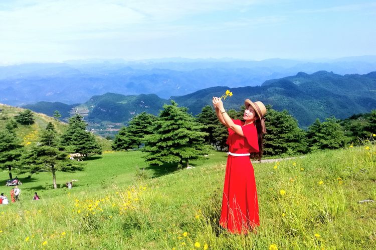宜昌百里荒:蹭拍 寻觅"山楂树之恋"的红裙美女