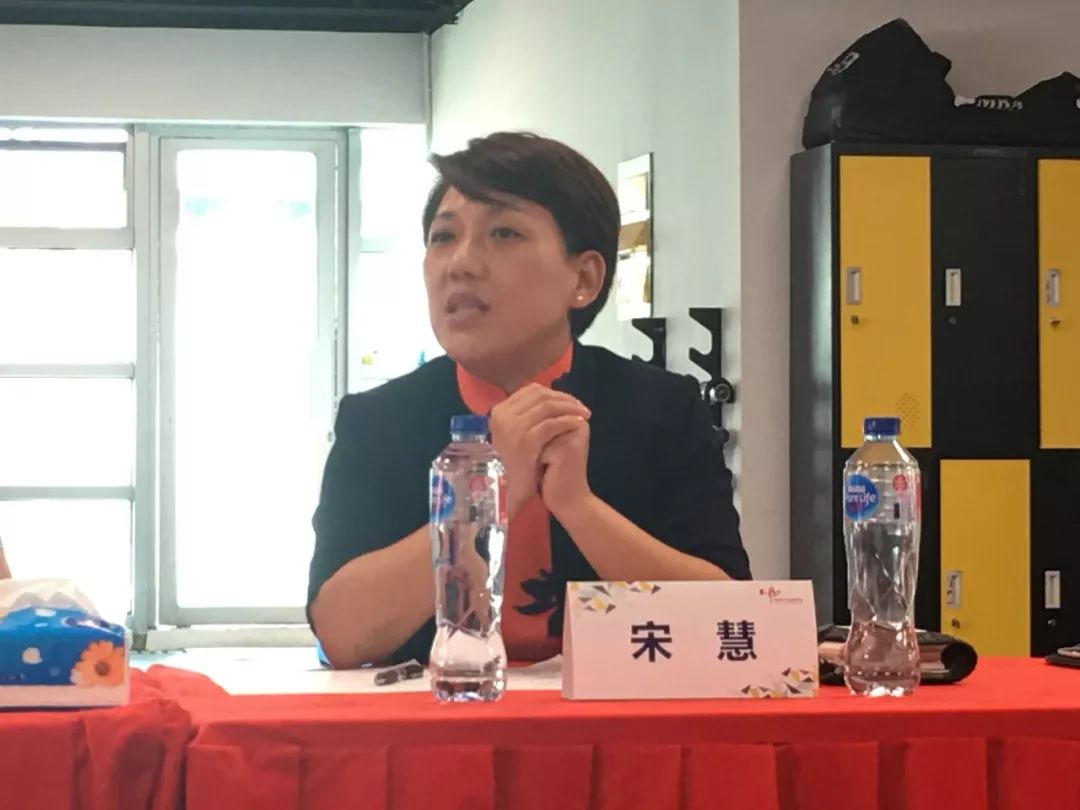 不忘初心牢记使命上海市体育局副局长宋慧调研社会力量办训