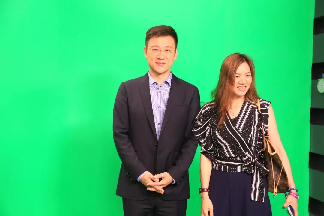 来到中国气象频道演播厅,节目主持人张泰源还没来得及给大家演示