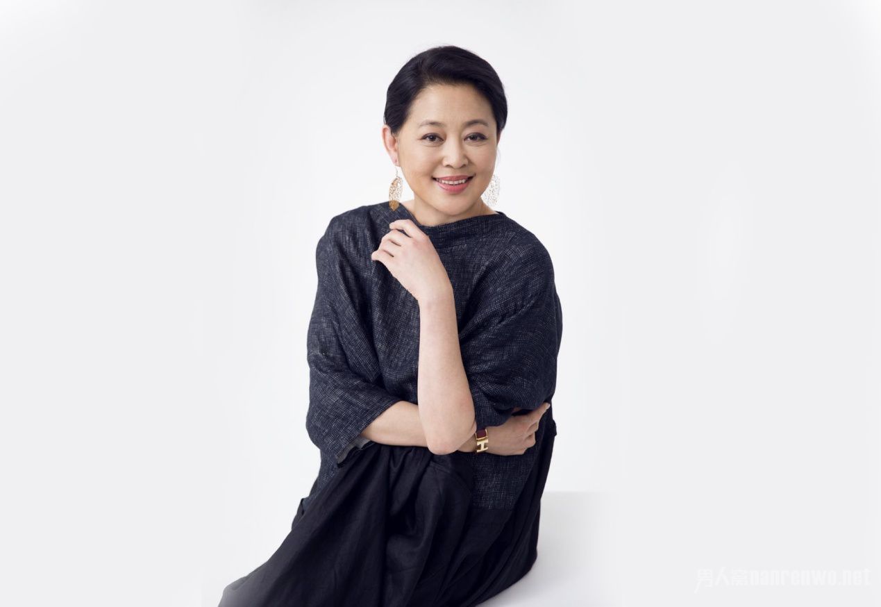 倪大红妻子女儿首曝光,他是倪萍的妹夫,庆功宴