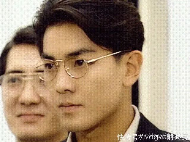 郑伊健印象中tvb剧里戴眼镜的斯文败类造型很多,近几年影视剧中也偶