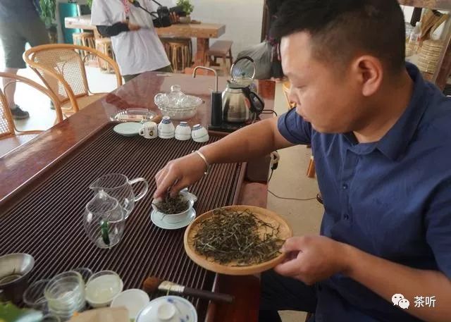 老班章你拿什么称"天下第一":一棵树茶叶卖出68万,家里最便宜一泡茶也