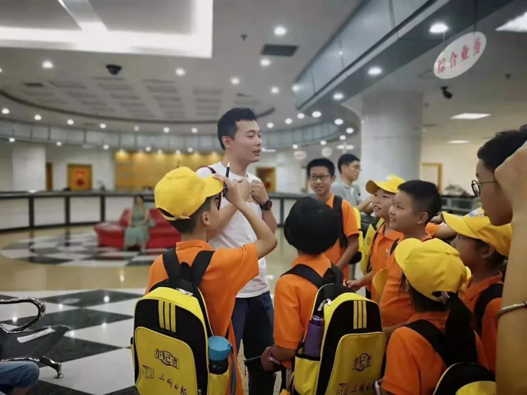 小记者与人民币来了次亲密v作文!他们写作文,记情趣内衣模特透明图片