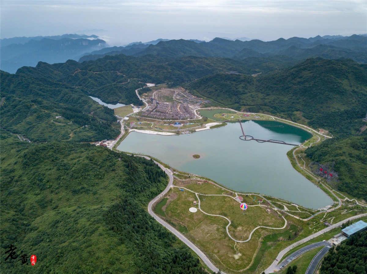 原创独特!穿起冬装耍沙,重庆丰都这个景区在海拔1800米的地方建沙滩