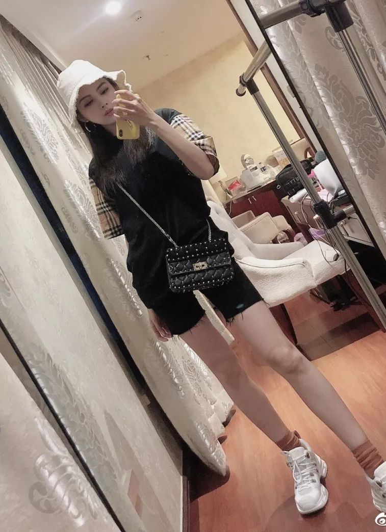 王祉萱颜值业务能力双开,在线教学如何成为《热搜女王