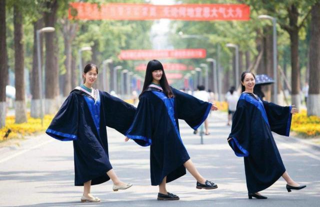 大学生怎么出去社交 c13dd83749da424c9a2663321057d4b6.jpeg