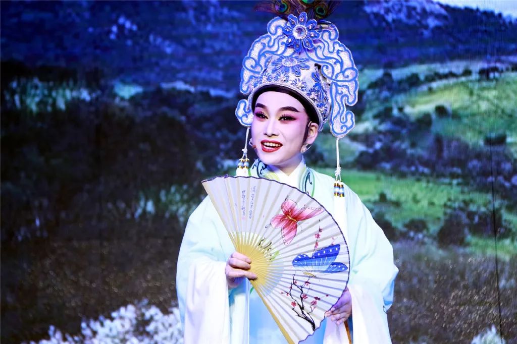 心如"莲"花,一路"芬"芳——熊莲芬生日快乐!