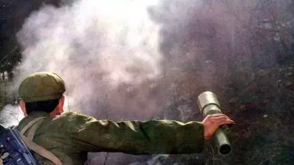 美援朝, 9个战士歼灭400名美军, 弄懂手榴弹这