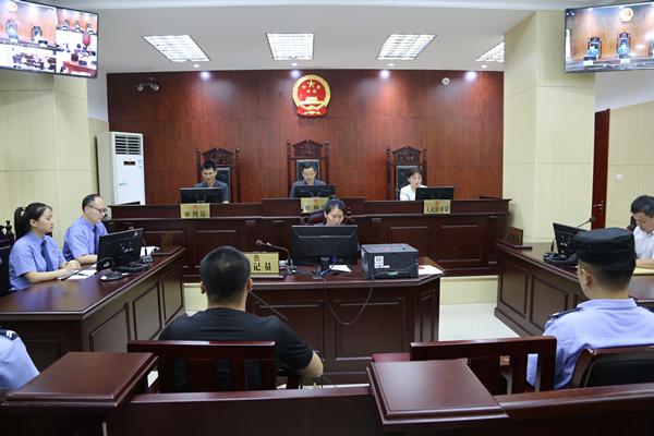 公诉机关指控,2017年至2019年,被告人张小飞在任无为县公安局城南