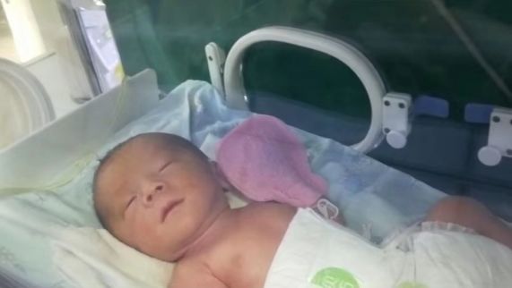                     妈妈含泪呼唤！阜阳老乡，请帮帮我的孩子！他刚出生7天…