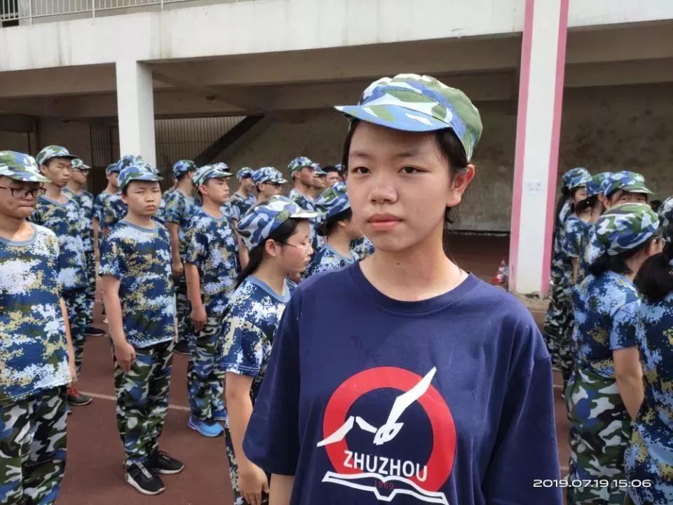 你好,八中——汗如雨下,破壳而生_军训