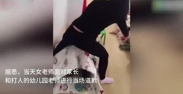 老师体罚女生脱内衣_女生内衣内裤半脱照片(3)