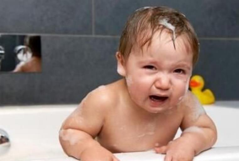 有了寶寶才知道，他的事情大小都重要；就連為他洗澡也要考慮周到 未分類 第6張