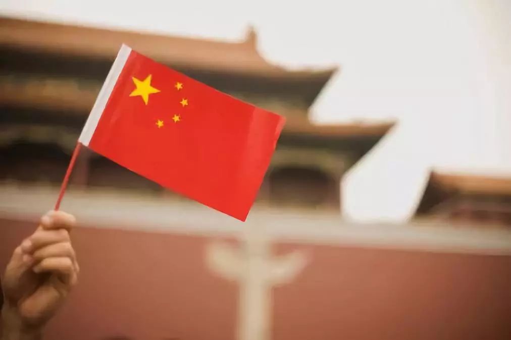 重磅 !移民局官宣!8月1日起,华人回国拿绿卡条