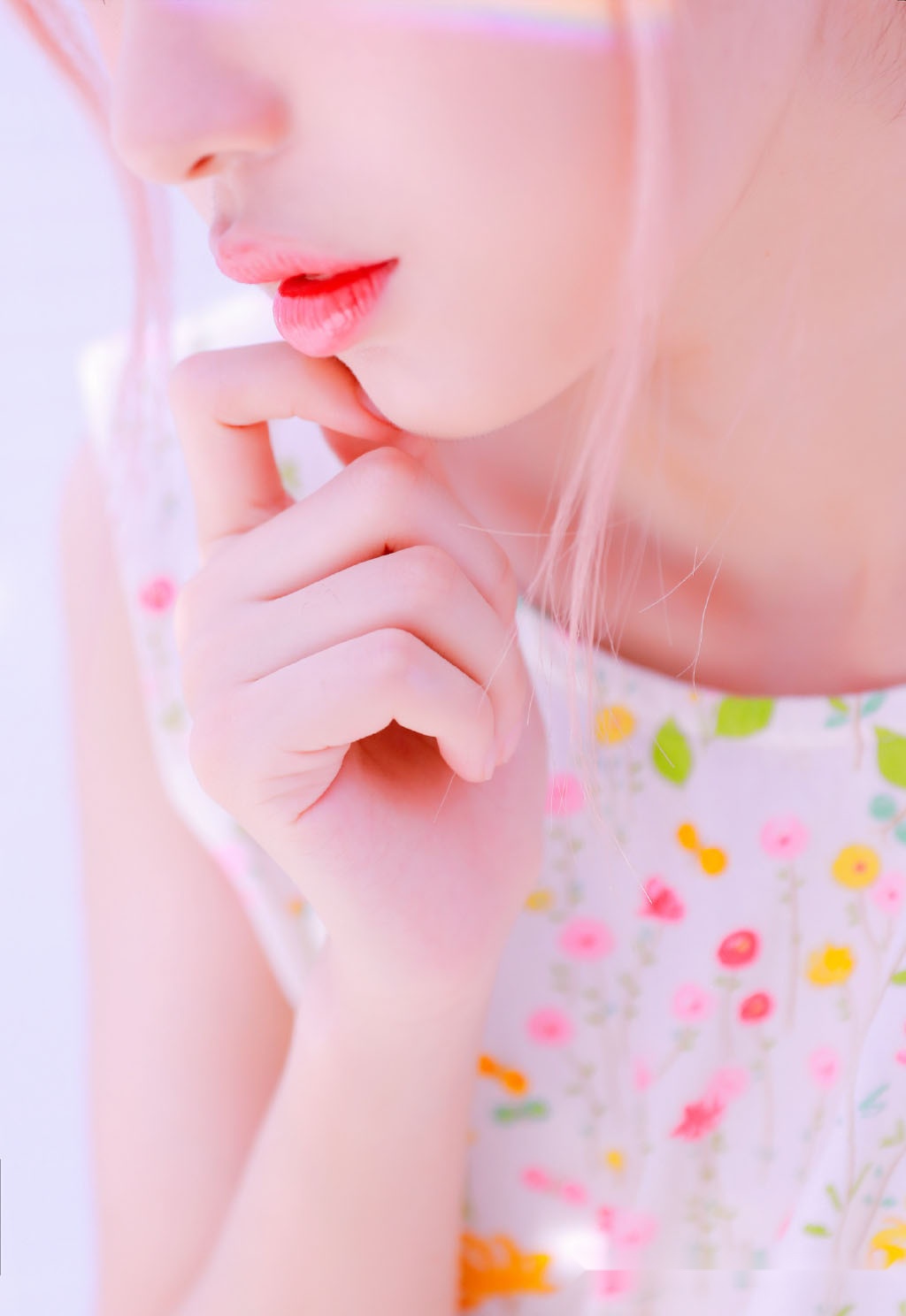 游戏美女苹果肌性感诱惑私房写真