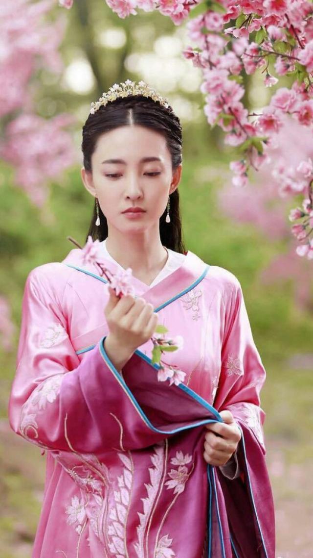 饰演第一美女的佟丽娅让人难忘,江疏影高贵优