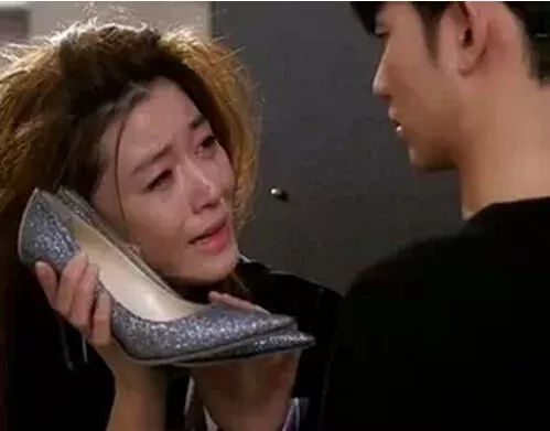 3000��һ˫�߸�Ь������ƷJimmy Choo��������LOGO!