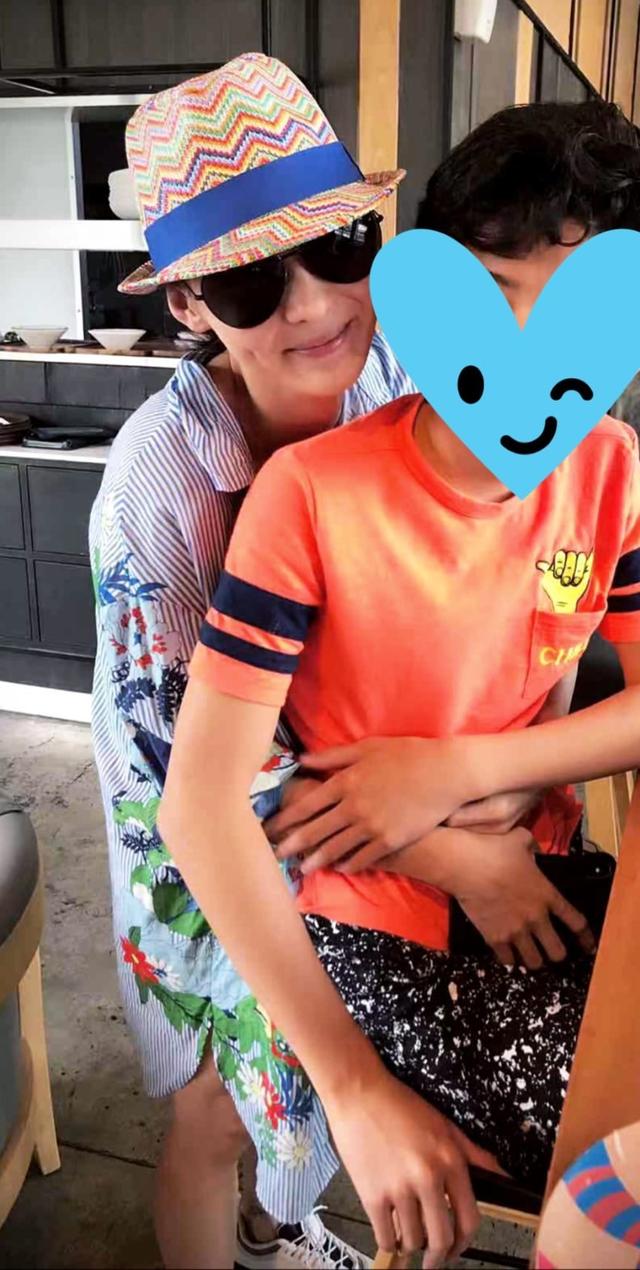                     张柏芝带儿子旅行过暑假，与12岁长子Lucas嘴对嘴接吻惹争议