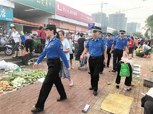 昆仑大道沿线开展市容环境专项整治