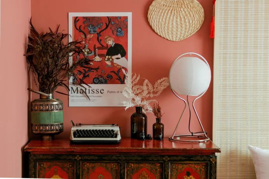 结婚照还挂在客厅里?怪不得你家看起来这么廉