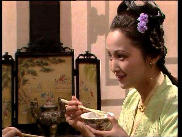 王熙凤怀孕7个月小产，平儿用一句劝告的话，证明贾琏背了黑锅