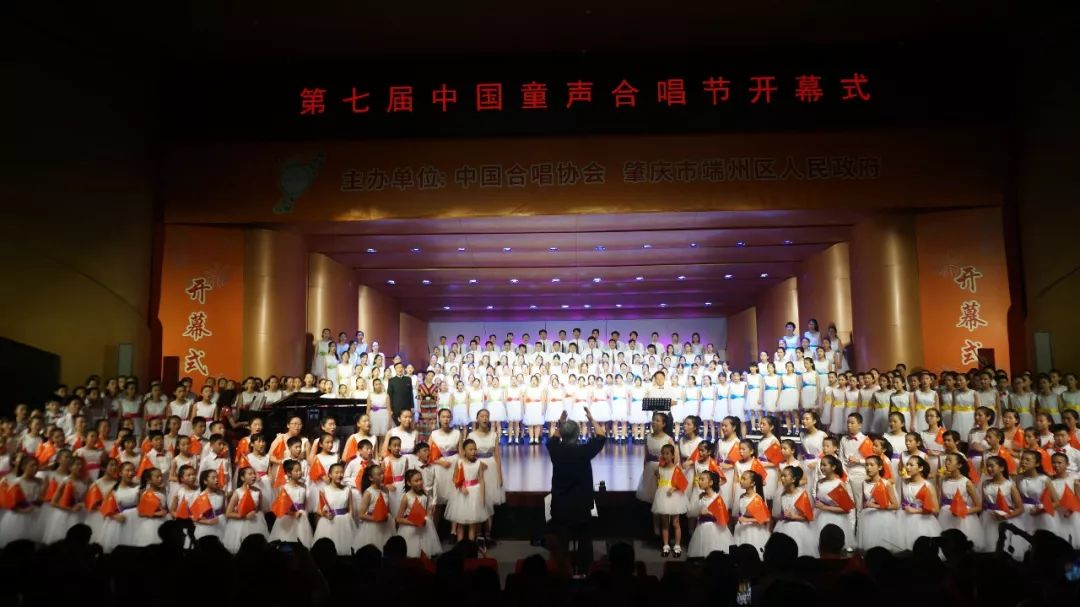 吴灵芬老师指挥合唱《我和我的祖国》